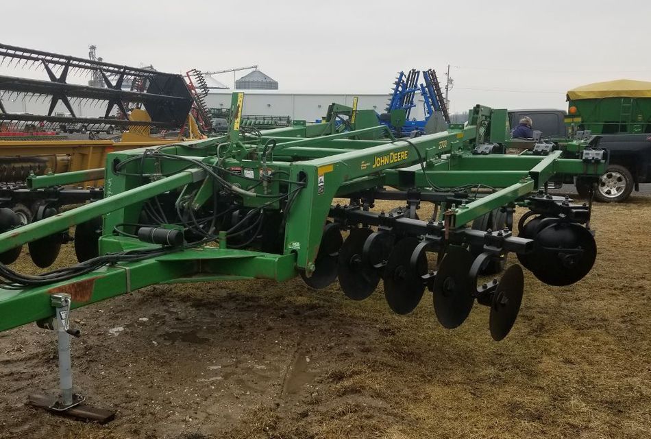 John Deere 2700,  7 shanks